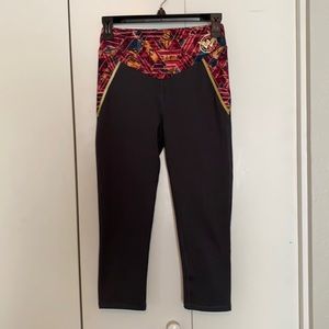 Wonder Woman Yoga/Exercise Capri Leggings - M
